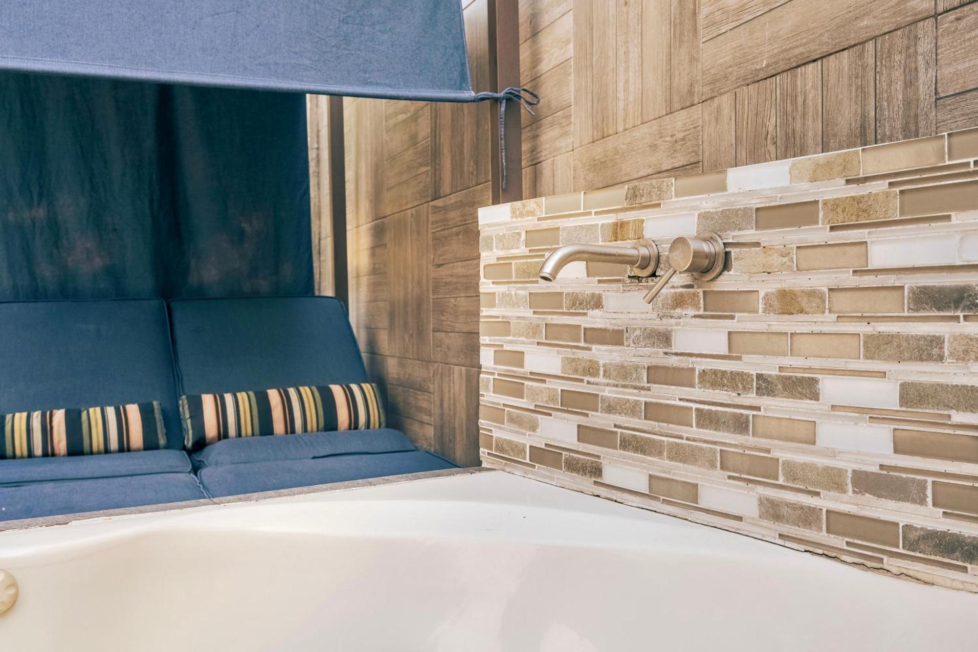 Loft Arte Y Diseno Alberca Climatizada, Amenidades Y Lujo, Terraza Privada Con Asador De Carbon, Cuernavaca Somos Los Unicos Que Te Ofrecemos Para Tu Uso Personal Y Exclusivo 2 Jacuzzis Con Agua Caliente Y Sistema De Hidromasaje Tipo Spa Exterior foto